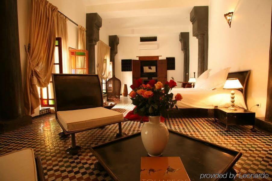 Riad Laaroussa Фес Екстериор снимка
